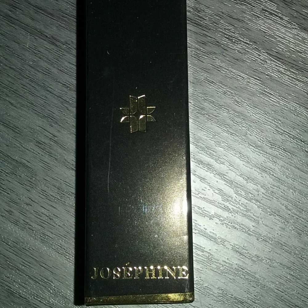 Josephine Matte Liquid Lipstick (Meet Tiphaine)